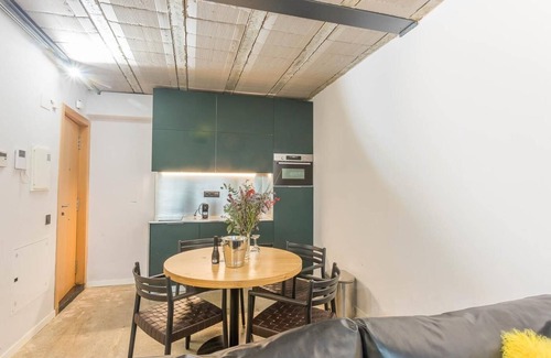 Sant Gervasi Apartment | Beautiful Sant Gervasi Apt with Shared Terrace & Spa