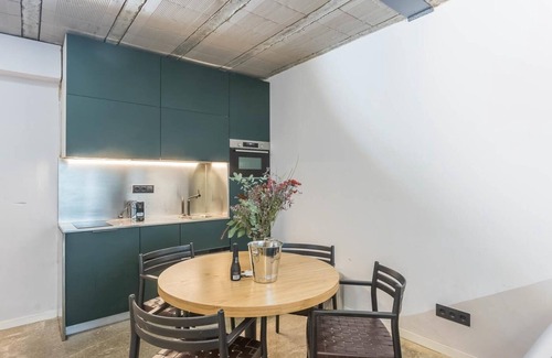 Sant Gervasi Apartment | Beautiful Sant Gervasi Apt with Shared Terrace & Spa