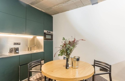 Sant Gervasi Apartment | Beautiful Sant Gervasi Apt with Shared Terrace & Spa