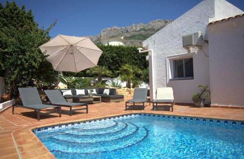 Altea la Vella Ski Chalet | Discover Santa Belgica: A Pet-Friendly 4-Star Retreat