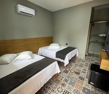 Jardim Vitoria Hotel | Inviting Santa Clara Pousada with Oceanfront Pool Access