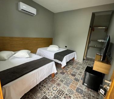 Jardim Vitoria Hotel | Inviting Santa Clara Pousada with Oceanfront Pool Access