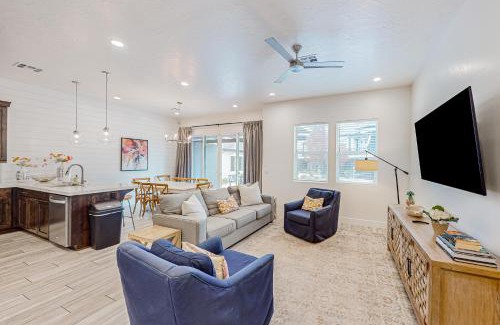 Ivins House | Relax at Santa Clara Starlight with Pool and Hot Tub