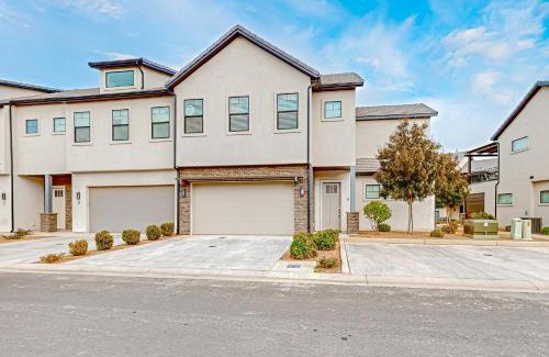 Ivins House | Relax at Santa Clara Starlight with Pool and Hot Tub
