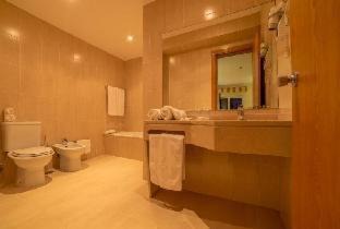 Covilha Hotel | Top-Rated Santa Eufémia Covilhã Hotel with Hot Tub & Dining