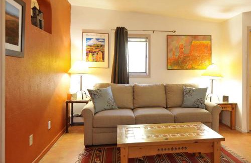 Northeast Santa Fe Bed & Breakfast | Exceptional Santa Fe Bed & Breakfast with Restaurant Amenities