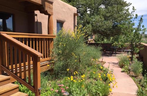 Northeast Santa Fe Bed & Breakfast | Exceptional Santa Fe Bed & Breakfast with Restaurant Amenities