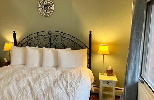 Northeast Santa Fe Bed & Breakfast | Exceptional Santa Fe Bed & Breakfast with Restaurant Amenities
