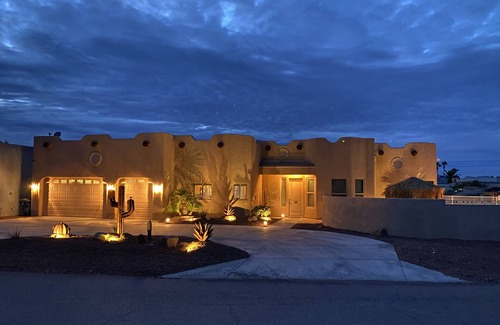 Residential Estates House | Unforgettable Santa Fe Lake Escape with Ocean View & Spa