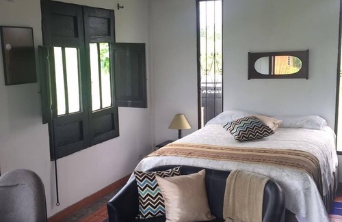 Alegrias Hotel | Cozy Santa Maria Bed and Breakfast with Spa & Hot Tub