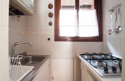 Castello Apartment | Elegant Santa Maria Formosa: Spa, Breakfast & Family-Friendly