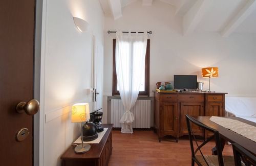 Castello Apartment | Elegant Santa Maria Formosa: Spa, Breakfast & Family-Friendly