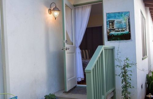 North of Montana House | Oceanfront Santa Monica Beach Suite with Amazing Views