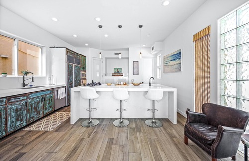 Downtown House | Beachfront Santa Monica Home with Ocean Views and Pool