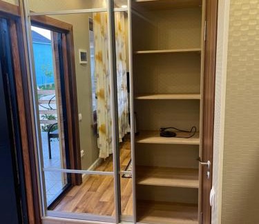 Chon-Uryukty House | Affordable Santa Monica Hotel with Pool & Family Amenities