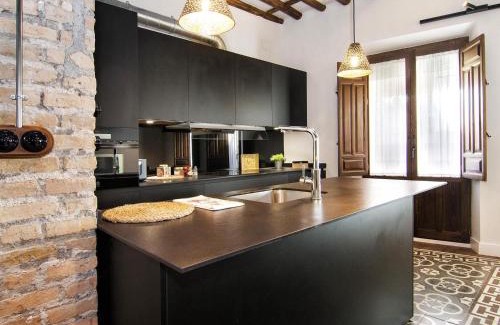 Centro - Sagrario Apartment | Elegant Chezmoihomes Santa Paula in Granada's Heart