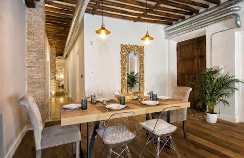 Centro - Sagrario Apartment | Elegant Chezmoihomes Santa Paula in Granada's Heart