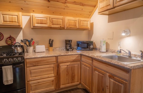 Christmas Apartment | Discover Santa's Shack Studio - Steps from Pictured Rocks