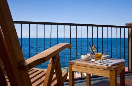 Santa Tecla Hotel | Elegant Santa Tecla Palace with Oceanfront Views & Pool