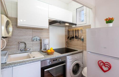 L'Escala Apartment | Discover Santana: Family-Friendly Getaway with Accessibility