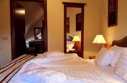 Heviz Hotel | Experience SANTE Hévíz: Spa Retreat with High Guest Ratings