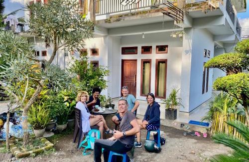 Moni Bed & Breakfast | Welcoming Santiago Bed and Breakfast with Great Amenities