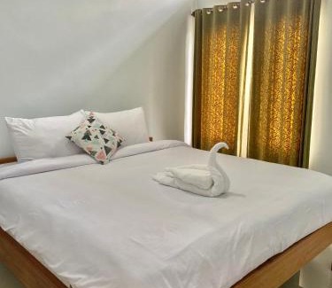 Moni Bed & Breakfast | Welcoming Santiago Bed and Breakfast with Great Amenities