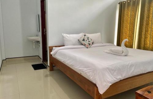Moni Bed & Breakfast | Welcoming Santiago Bed and Breakfast with Great Amenities