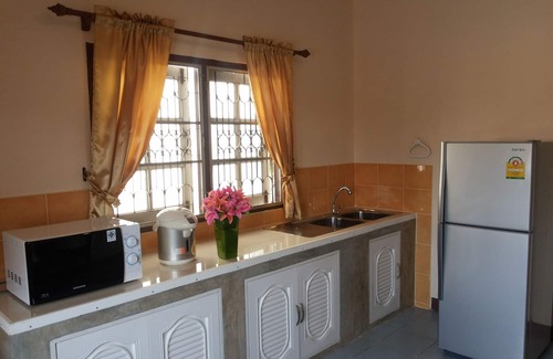 Mak Khaeng Hotel | Budget-Friendly Santipran Place with Family Amenities