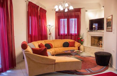 Kalambaka Villa | Remarkable Santo Villaggio - Unique Villa with Pool