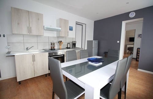 La Fere Apartment | Unforgettable Stay at Santorini 1: Pet-Friendly Comfort
