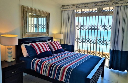 Margate Beach Apartment | Oceanfront Santorini C: Family-Friendly with Pool Access