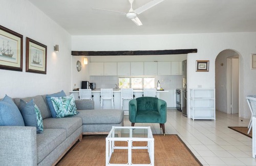 Shaka's Rock Apartment | Beachfront Bliss at Santorini Akrotiri 22 - Rated 10/10