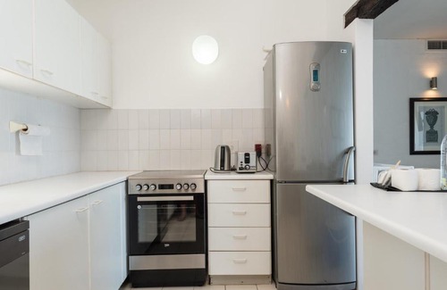 Shaka's Rock Apartment | Beachfront Bliss at Santorini Akrotiri 22 - Rated 10/10