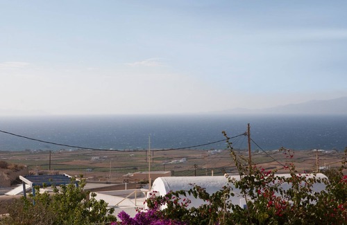 Finikia House | Discover the Santorini Finikia Oia Cave House Experience