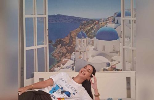 Sremska Mitrovica Apartment | Oceanfront Santorini: Guest Rated 10/10 with Breakfast