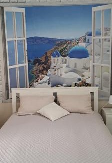Sremska Mitrovica Apartment | Oceanfront Santorini: Guest Rated 10/10 with Breakfast