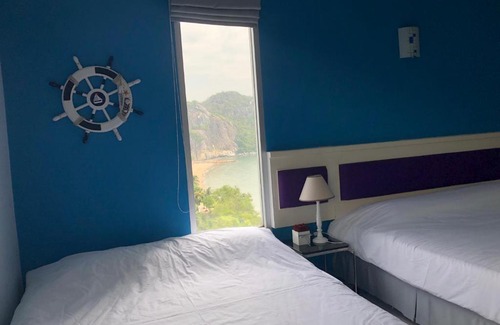 Pak Nam Pran Hotel | Convenient Santorini Stay with Breakfast & Accessibility