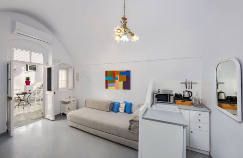 Oia House | Experience Oia: Sunset Apartment with Pool and Ocean Views