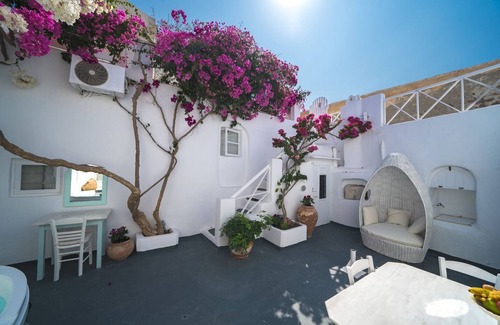 Oia House | Experience Oia: Sunset Apartment with Pool and Ocean Views