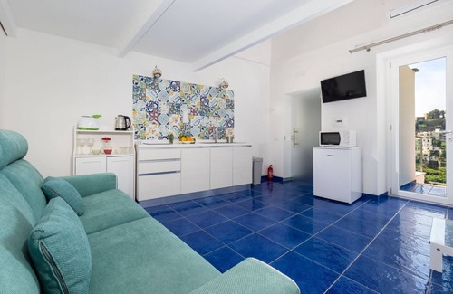 Liparlati Apartment | Indulge in Santoro Suite with Jacuzzi View in Positano