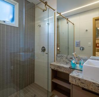 Embare Apartment | Elegant Santos Linda Apartment: Ideal for Business & Leisure