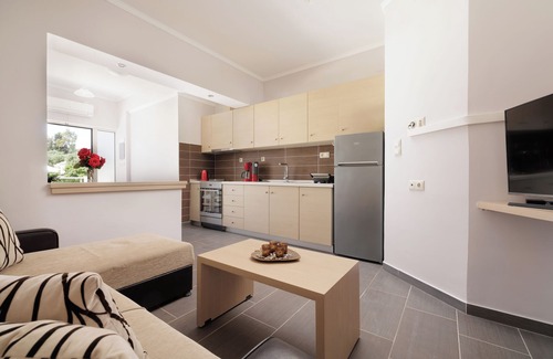 Dassia Apartment | Family-Friendly Condo Steps from the Beach with Ocean Views