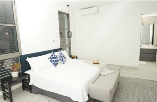 Belmont House | Santosha - Suite A - Sunrise One - Beach View
