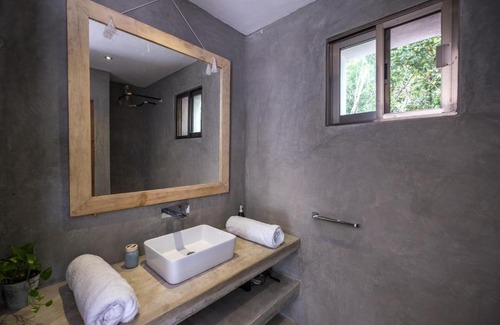 Bacalar House | Beautiful Santuario Sol Lagoon Front for Memorable Getaways