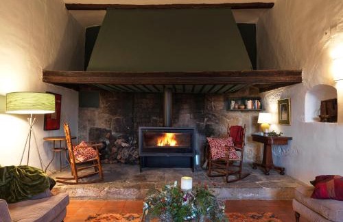 Penarroya de Tastavins Hotel | Pet-Friendly Comfort at Santuario Virgen de la Fuente