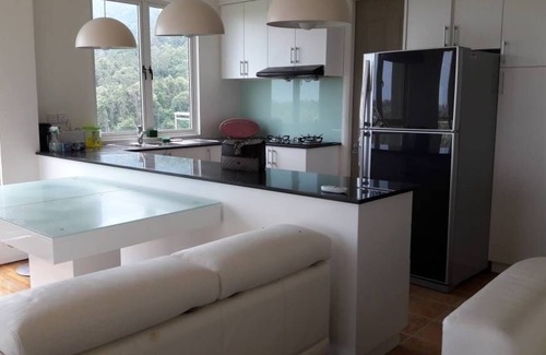 Santubong Apartment | Beautiful Santubong Suites Kuching with Oceanfront Pool