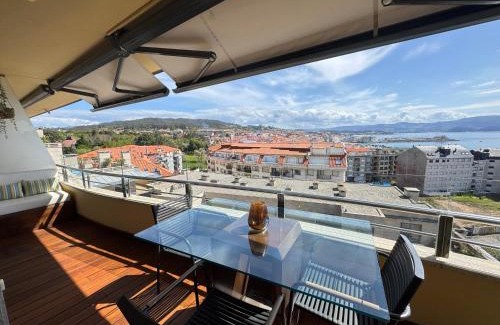 Sanxenxo Apartment | Sanxenxo, Apartamento 1 hab con vistas al mar, piscina, garaje y a 150 mts de la Playa Silgar