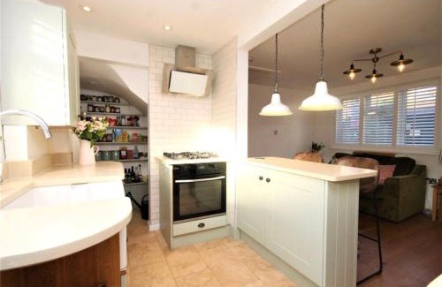 West Thornton House | Pet-Friendly Getaway at Sanzzy Room London - 8.5/10 Rating