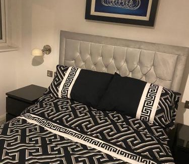 West Thornton House | Pet-Friendly Getaway at Sanzzy Room London - 8.5/10 Rating